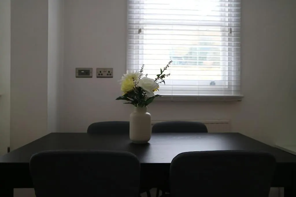 2 Bedroom Modern, Simple Flat In Broadway Market Londra Appartamento
