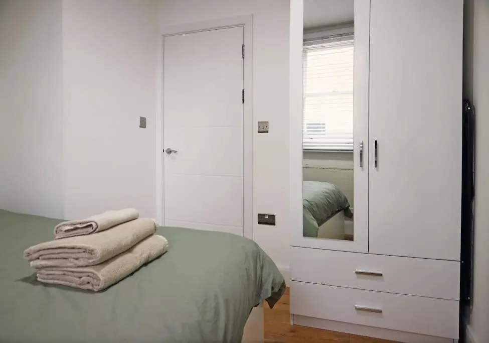 2 Bedroom Modern, Simple Flat In Broadway Market Londra 0*,  Regno Unito