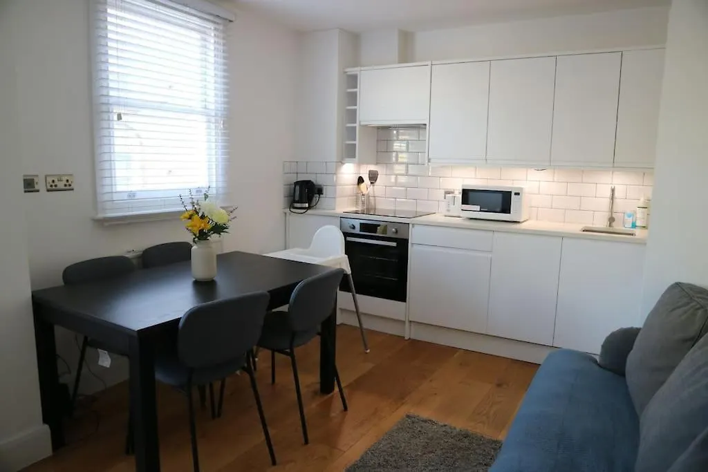 Appartamento 2 Bedroom Modern, Simple Flat In Broadway Market Londra