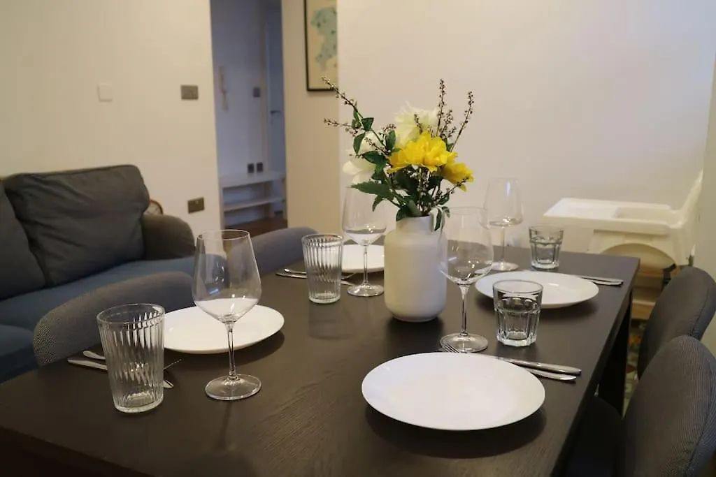 2 Bedroom Modern, Simple Flat In Broadway Market Londra Appartamento