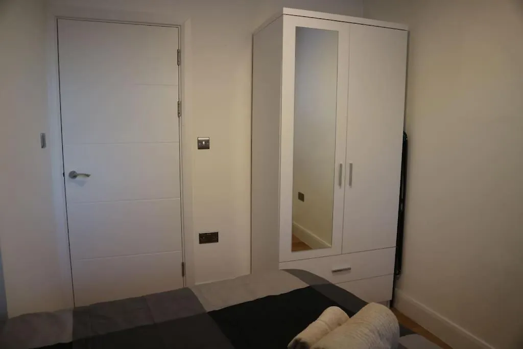 Apartment 2 Bedroom Modern, Simple Flat In Broadway Market London