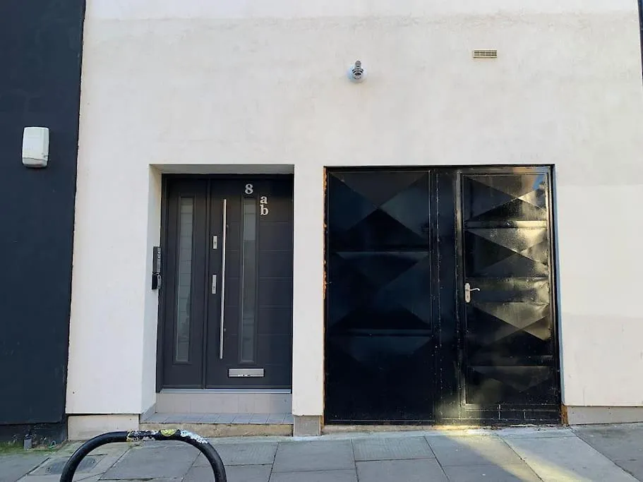 2 Bedroom Modern, Simple Flat In Broadway Market London United Kingdom