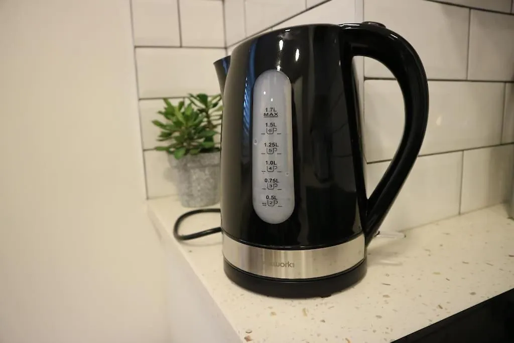 2 Bedroom Modern, Simple Flat In Broadway Market 런던 영국