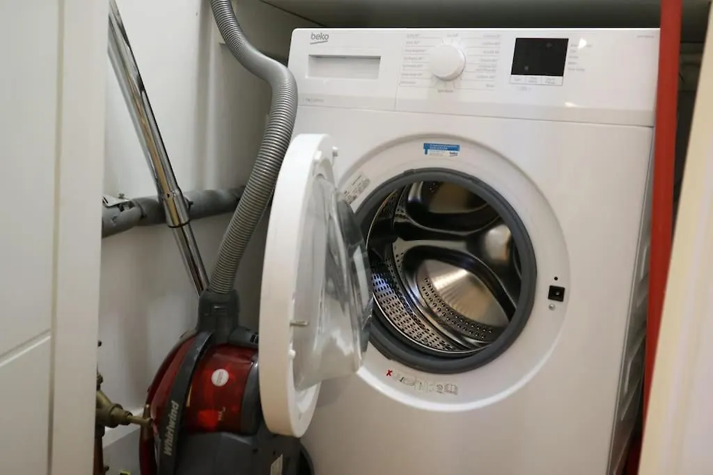 2 Bedroom Modern, Simple Flat In Broadway Market 런던