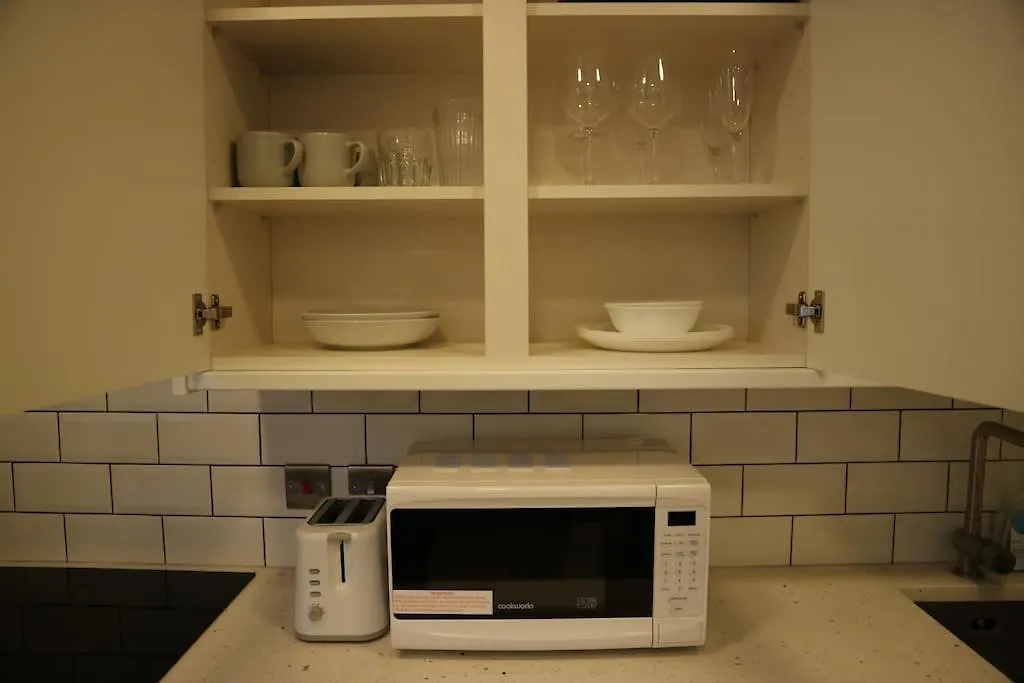 2 Bedroom Modern, Simple Flat In Broadway Market 런던